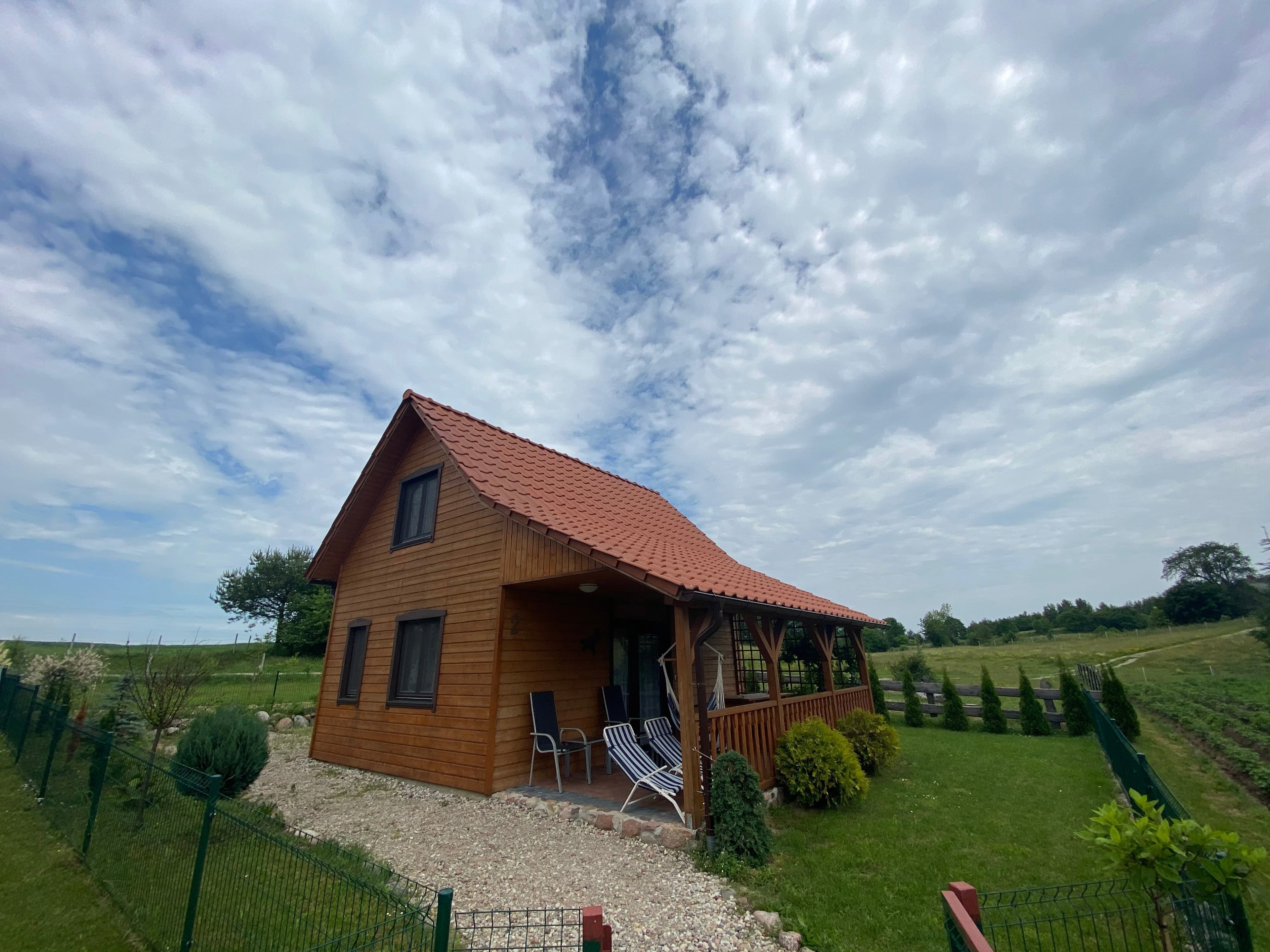 Domek przy łące koni